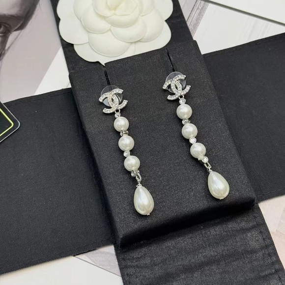CHANEL Jewelry - Chanel classic pearl drop earrings